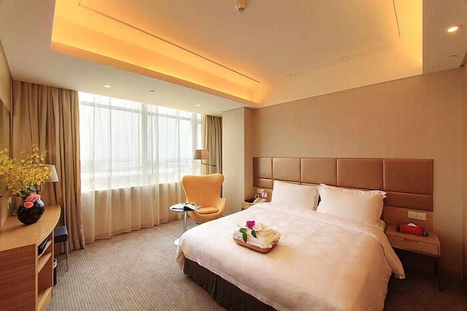 Superior Room, 1 King Bed (East Wing) | In-room safe, desk, blackout drapes, iron/ironing board