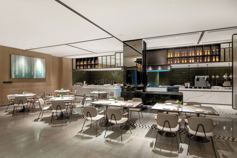 2 restaurants; breakfast, lunch, and dinner served