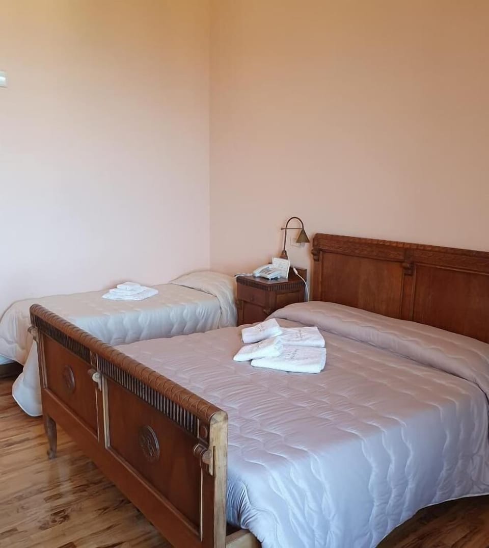Classic Triple Room, Sea View | WiFi (free)