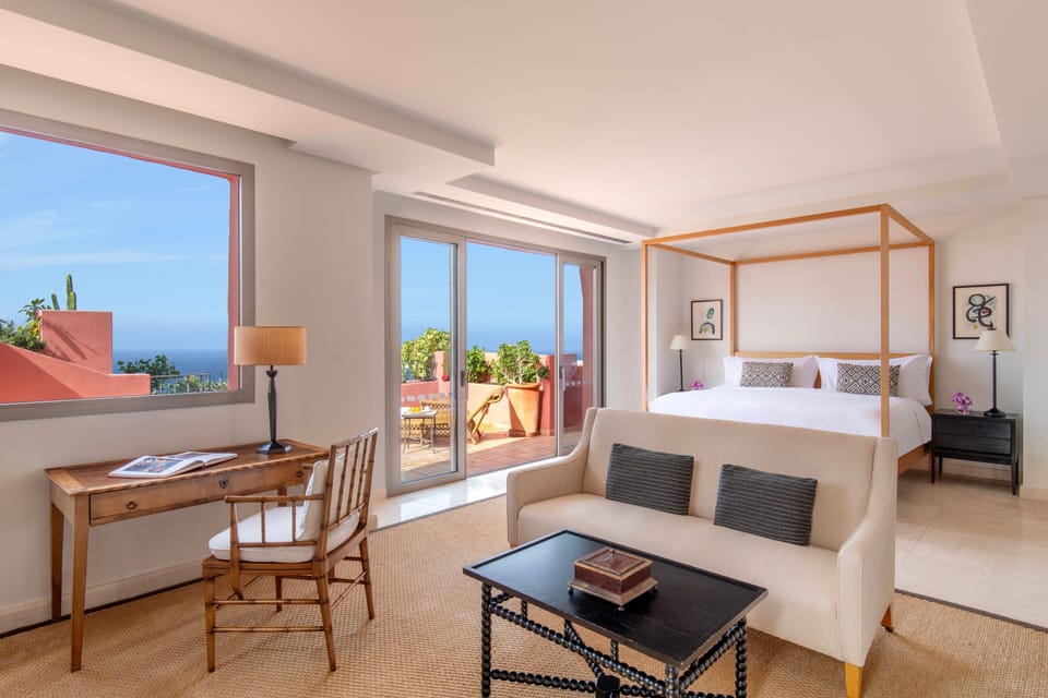 Royal Studio Suite, 2 Bedrooms, Ocean View (Balcony) | Premium bedding, minibar, in-room safe, desk