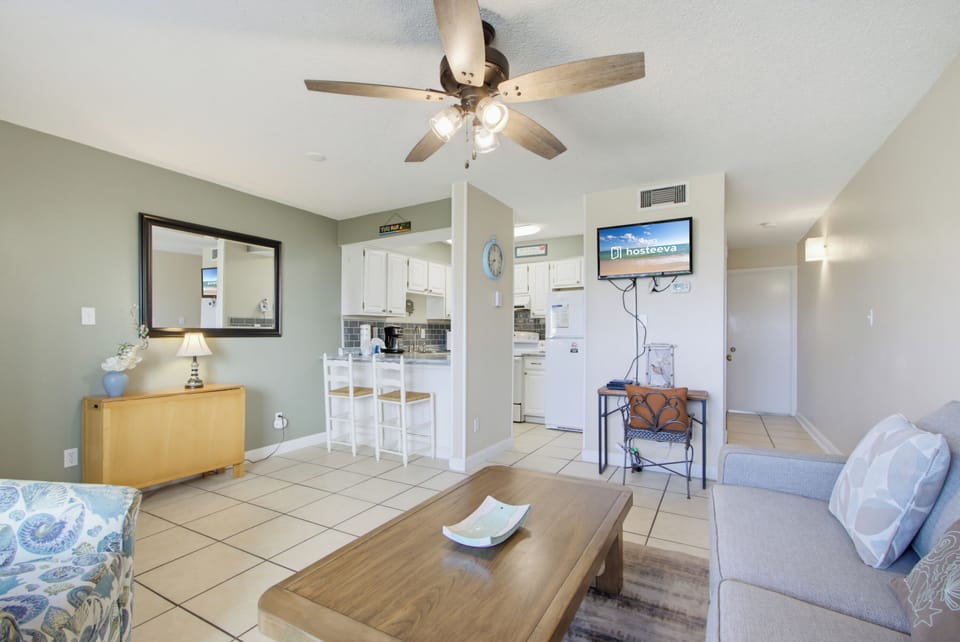 Signature Condo, 1 Bedroom, Bay View, Beachside | Living room | 32-inch Smart TV with digital channels
