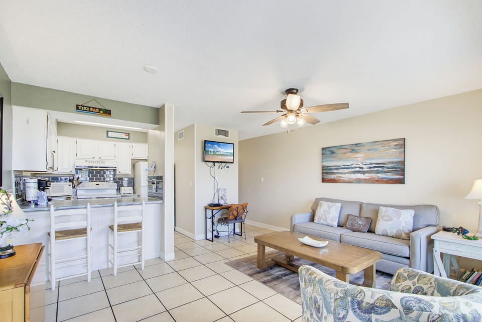 Signature Condo, 1 Bedroom, Bay View, Beachside | Living room | 32-inch Smart TV with digital channels
