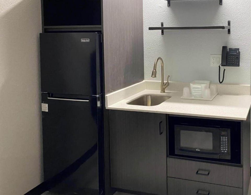 Full-size fridge, microwave, stovetop, coffee/tea maker