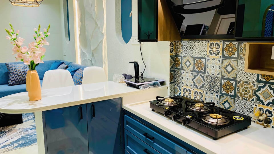 Luxury Apartment, Balcony, City View | Private kitchen