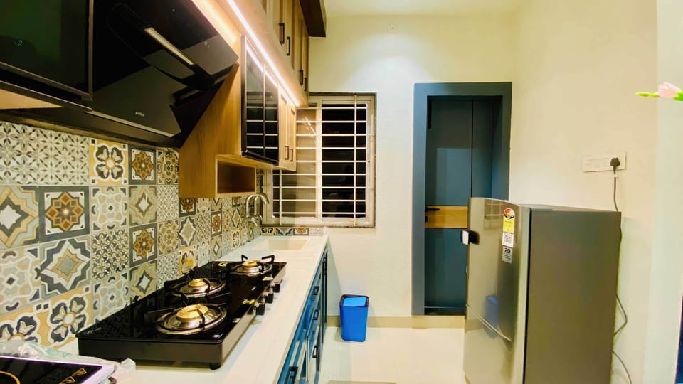Luxury Apartment, Balcony, City View | Private kitchen