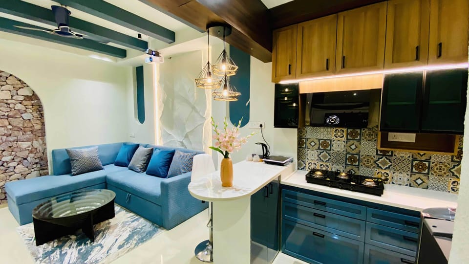 Luxury Apartment, Balcony, City View | Private kitchen