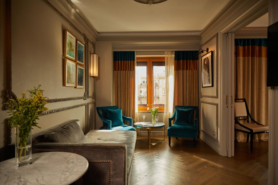 Junior Suite (El Avenida Palace) | Premium bedding, minibar, in-room safe, blackout drapes