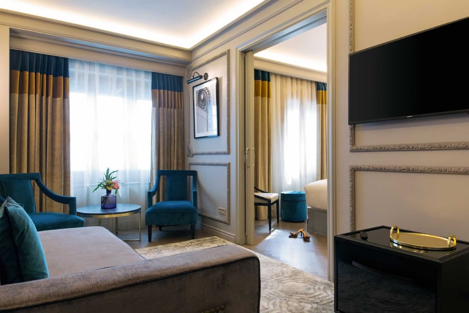 Junior Suite (El Avenida Palace) | Premium bedding, minibar, in-room safe, blackout drapes