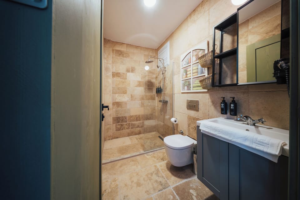 Superior Room, Balcony, Sea View | Bathroom | Shower, hair dryer, towels, soap