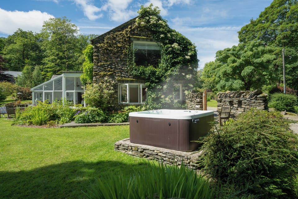 Hot tub on waters edge