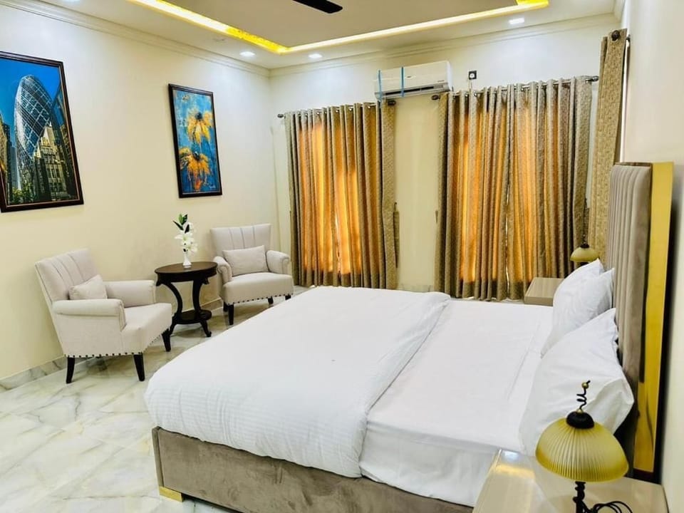 Presidential Suite, Balcony, Mountain View | Premium bedding, soundproofing, iron/ironing board, WiFi (free)