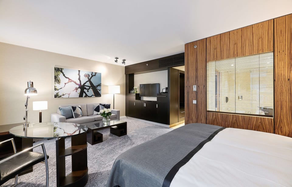 Junior Suite, 1 King Bed with Sofa bed | Hypo-allergenic bedding, down comforters, minibar, in-room safe
