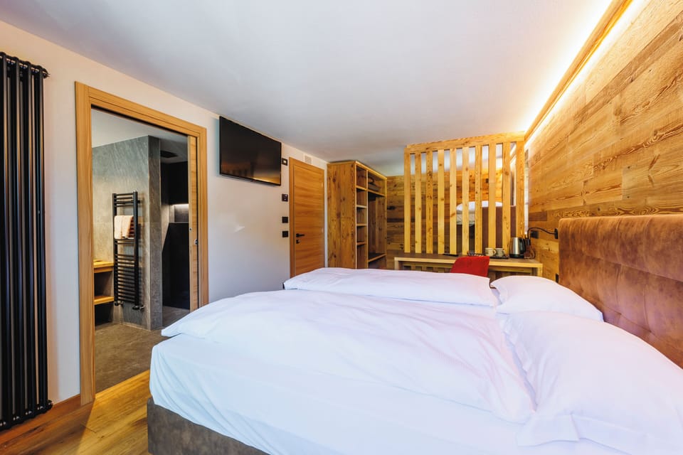 Classic Triple Room, Balcony, Mountain View | In-room safe, desk, blackout drapes, soundproofing