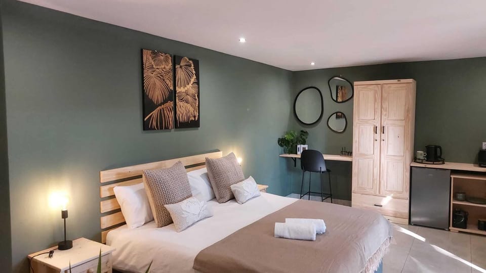 Deluxe Double Room, Mountain View | In-room safe, blackout drapes, soundproofing, iron/ironing board
