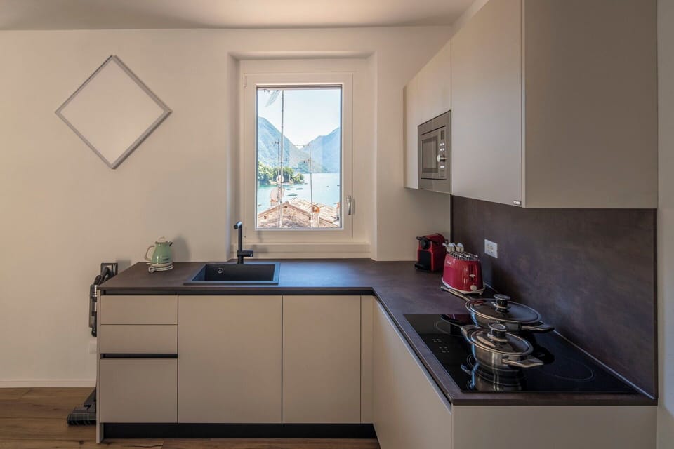 Autumn, Kitchen, Living Room, Spring, Summer