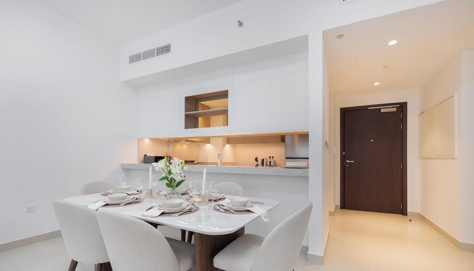 Family Apartment, 2 Bedrooms, Balcony, Park View | Dining