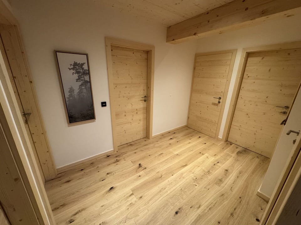Wood, Wood Flooring, Flooring, Floor, Hardwood, Plank, Wood Stain, Plywood, Laminate Flooring, Lumber