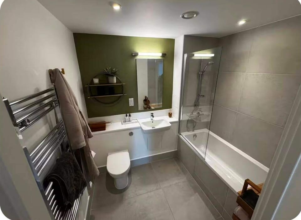 Shower, towels