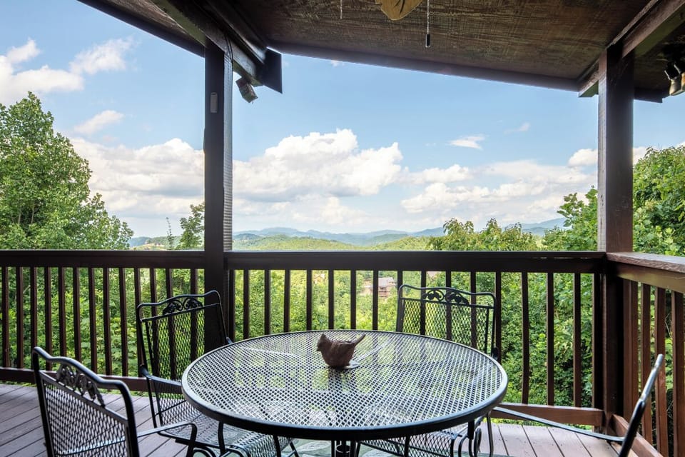 Sip your morning coffee at this mountain-view terrace, where rolling peaks and endless blue skies create a serene backdrop for relaxation.