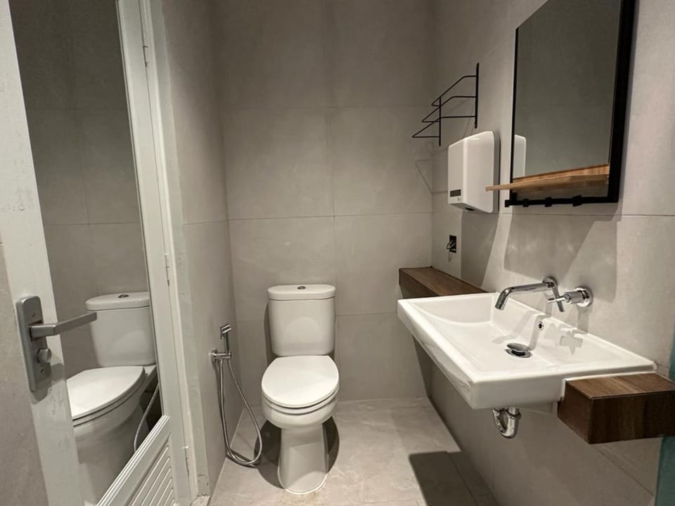 Family Double Room, 1 Queen Bed with Sofa bed | Bathroom | Shower, free toiletries, towels