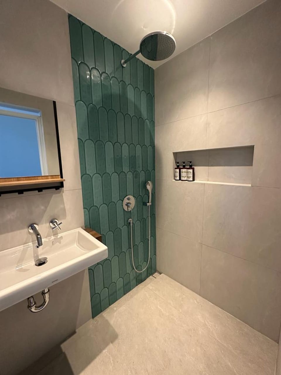 Family Double Room, 1 Queen Bed with Sofa bed | Bathroom | Shower, free toiletries, towels