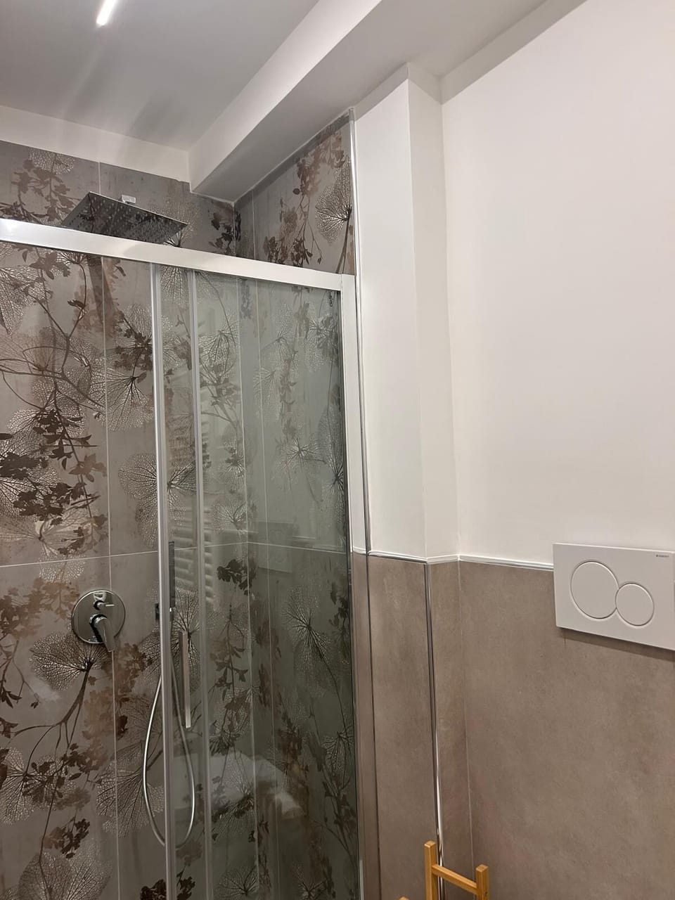Classic Double or Twin Room, Balcony | Bathroom | Shower, hair dryer, towels, soap