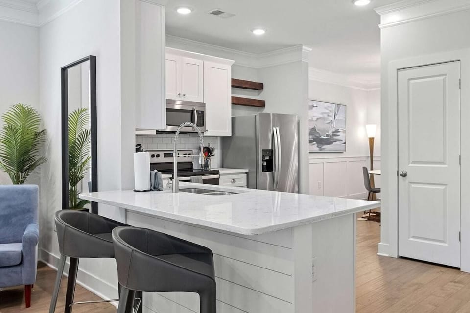 House, Multiple Beds (Lowcountry Lux, 5 min to Beach, 7 min) | Private kitchen