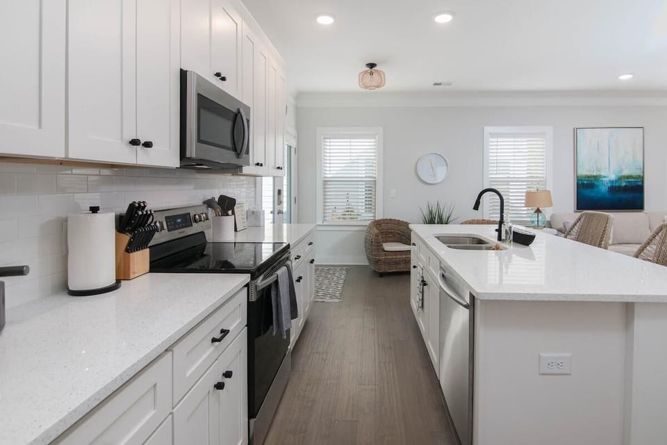 House, Multiple Beds (Southern Charming New Home-Mins to Be) | Private kitchen