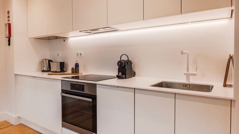 The sleek, fully equipped kitchen has everything you need to prepare breakfast, dinner, or a quick coffee before exploring Sintra. #ModernKitchen #SelfCatering #HolidayHome #TravelComfort #Portugal #PT #Sintra