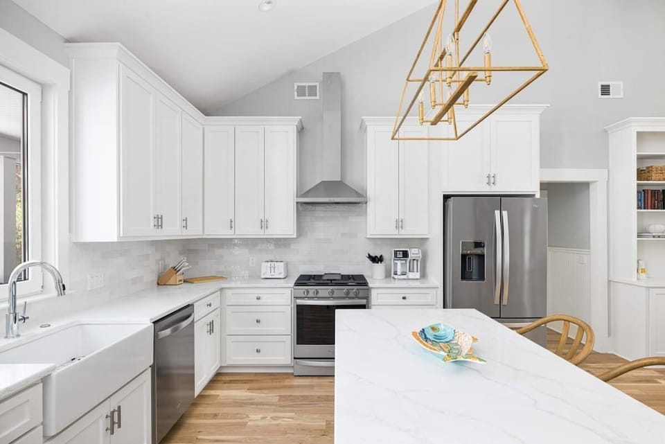 House, Multiple Beds (Jungle House-Heated Pool-Pet Friendly) | Private kitchen