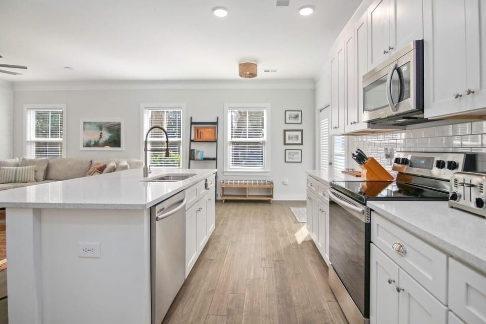 House, Multiple Beds (Ride The Wave,  5 min to Beach,  7 mi) | Private kitchen
