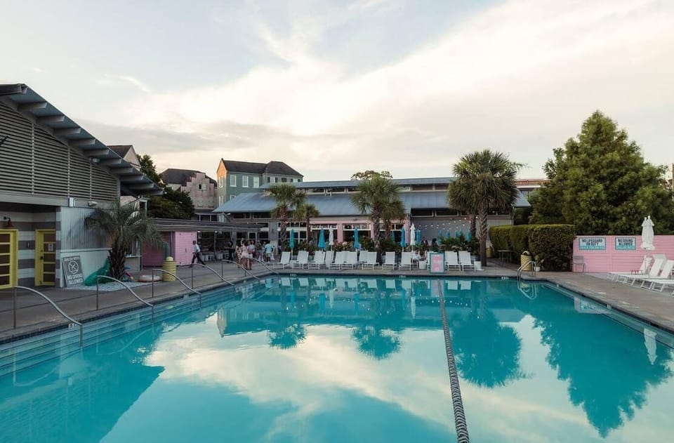 House, Multiple Beds (The Polygon, Park Circle,  Pet Friend) | Pool