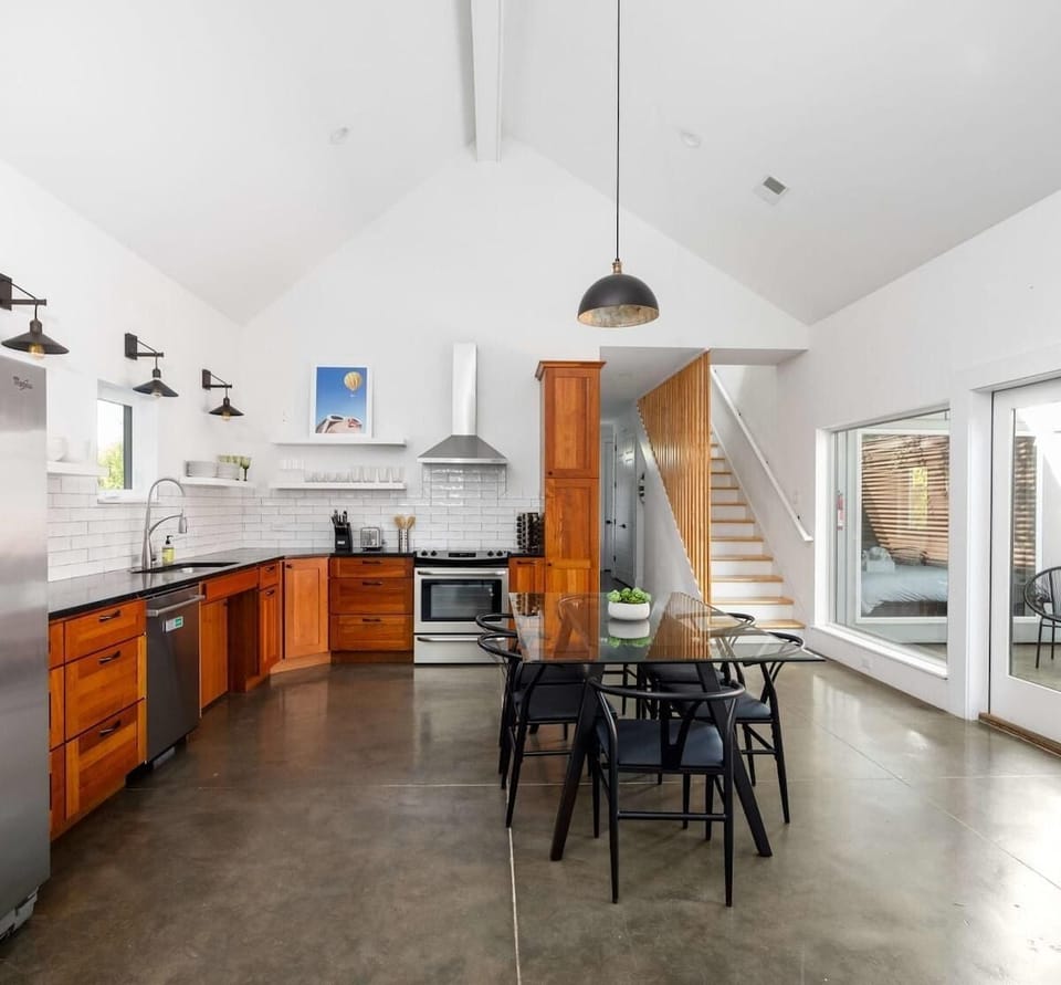 House, Multiple Beds (The Polygon, Park Circle,  Pet Friend) | Private kitchen