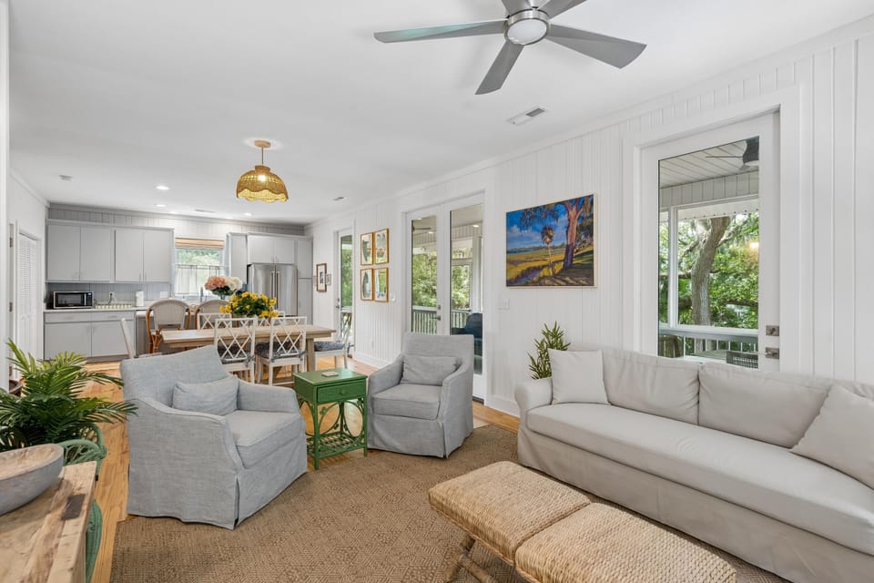 House, Multiple Beds (Chasing Waves | Heated Pool | 3 Min B) | Living area