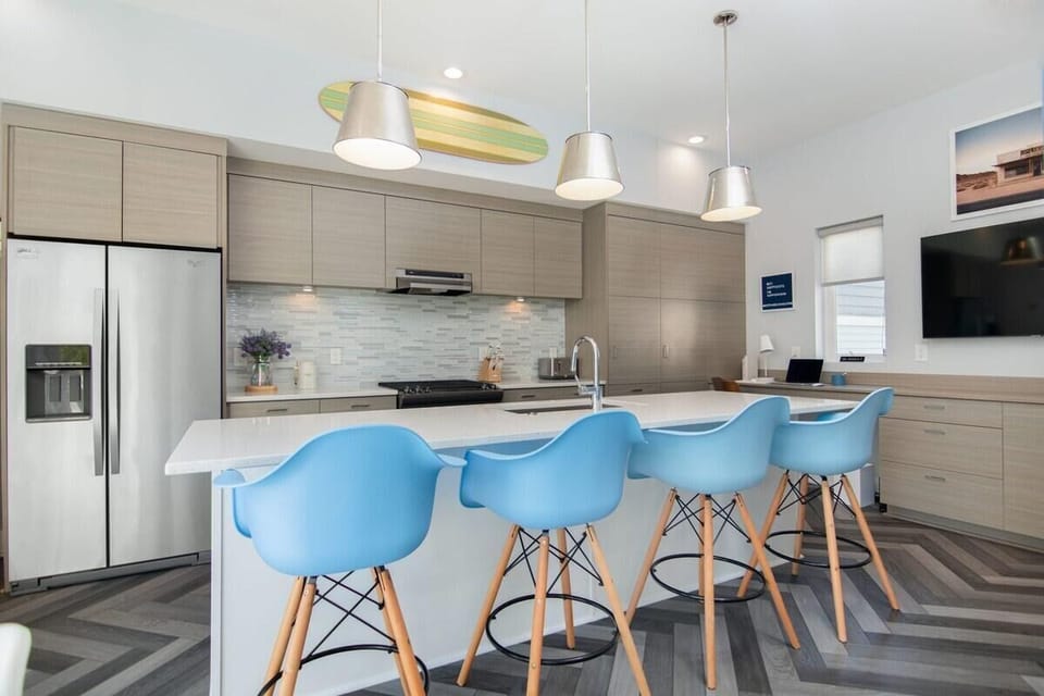 House, Multiple Beds (Happy Stays-In Park Circle-Dtwn-CHS B) | Private kitchen