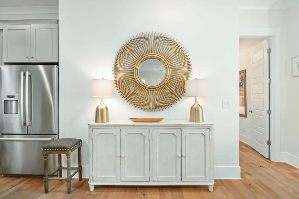 House, Multiple Beds (Shem Creek House- 5 Mins to Dtwn & Be) | Interior