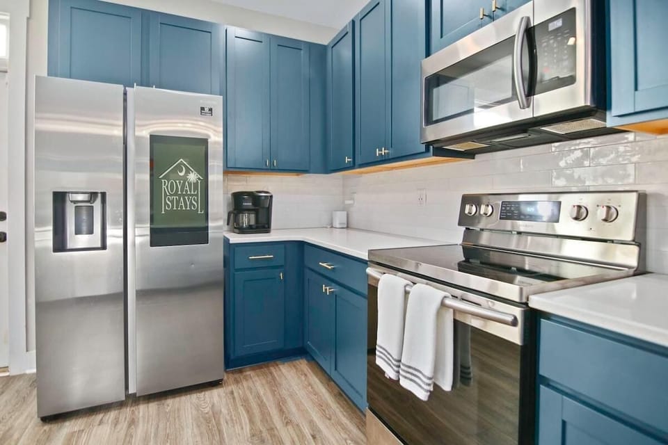 House, Multiple Beds (Penny Lane,  Park Circle,  15m dwtn C) | Private kitchen