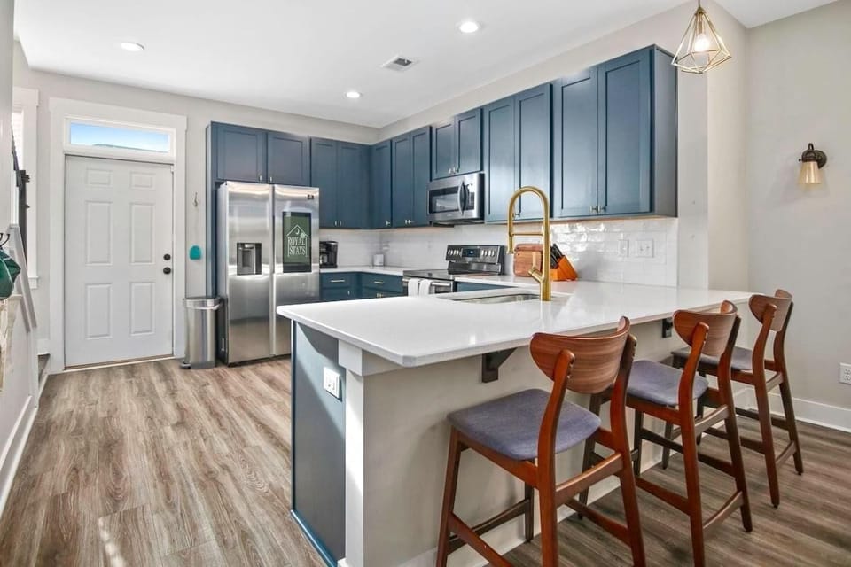 House, Multiple Beds (Penny Lane,  Park Circle,  15m dwtn C) | Private kitchen