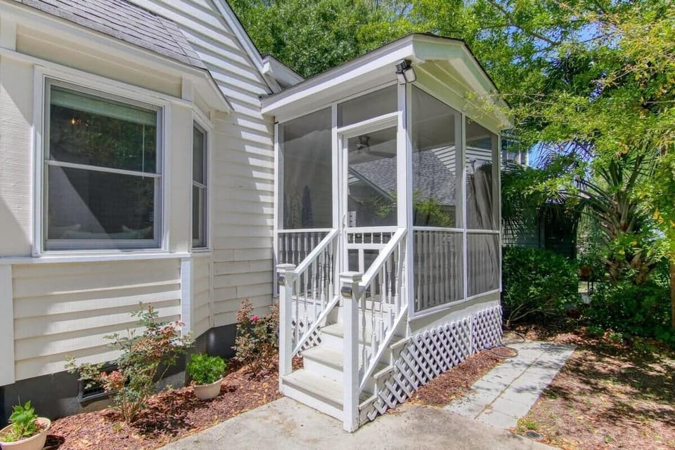 House, Multiple Beds (Sawyer's Landing- Mins to Beach & Dtw) | Exterior detail