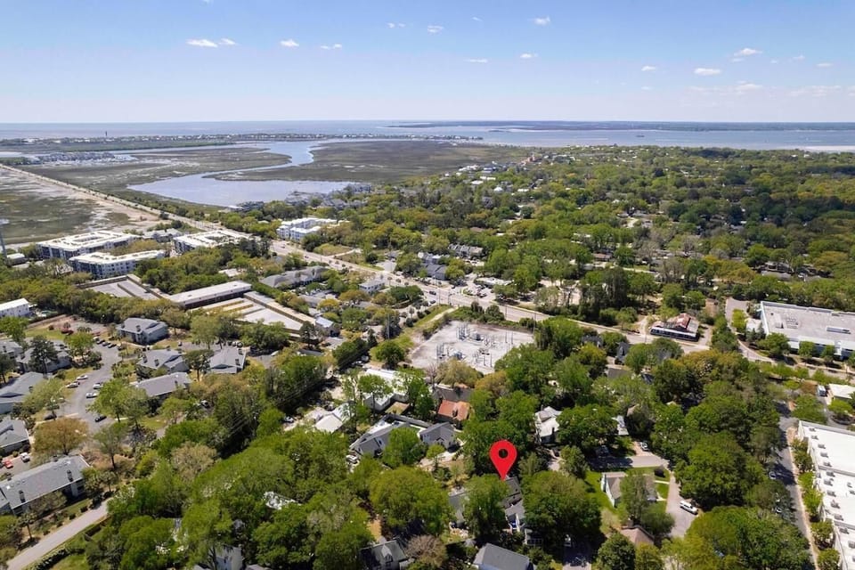 House, Multiple Beds (Sawyer's Landing- Mins to Beach & Dtw) | Aerial view