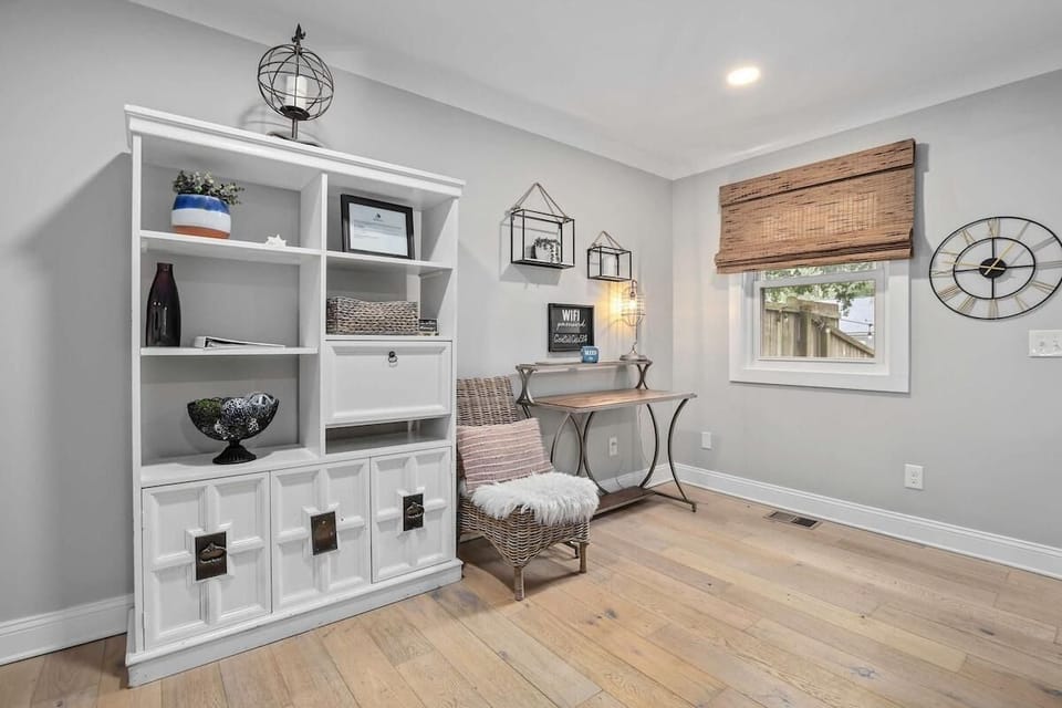 House, Multiple Beds (Coastal Casa-Old Village-5 mins to Be) | Interior