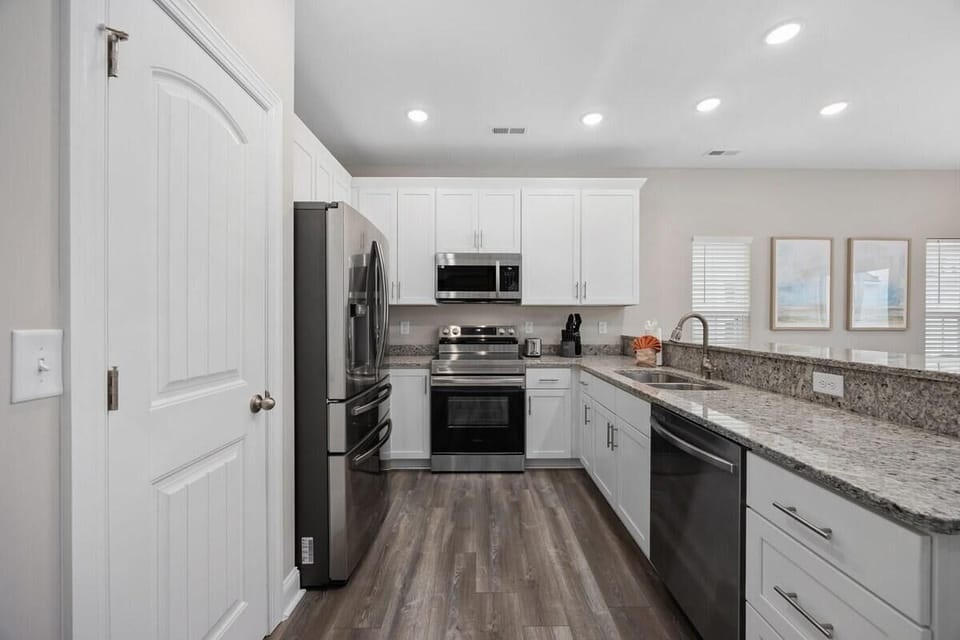 House, Multiple Beds (Ace Basin-Across Ocean-Pet Friendly) | Private kitchen