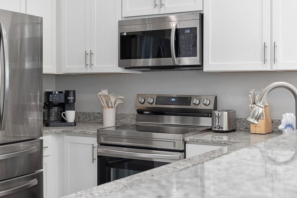House, Multiple Beds (Sea Cloud-Across Ocean-Pet Friendly!) | Private kitchen