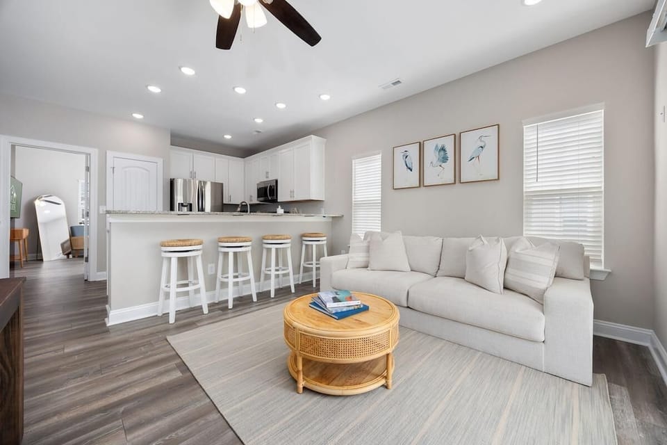 House, Multiple Beds (Sea Cloud-Across Ocean-Pet Friendly!) | Living area