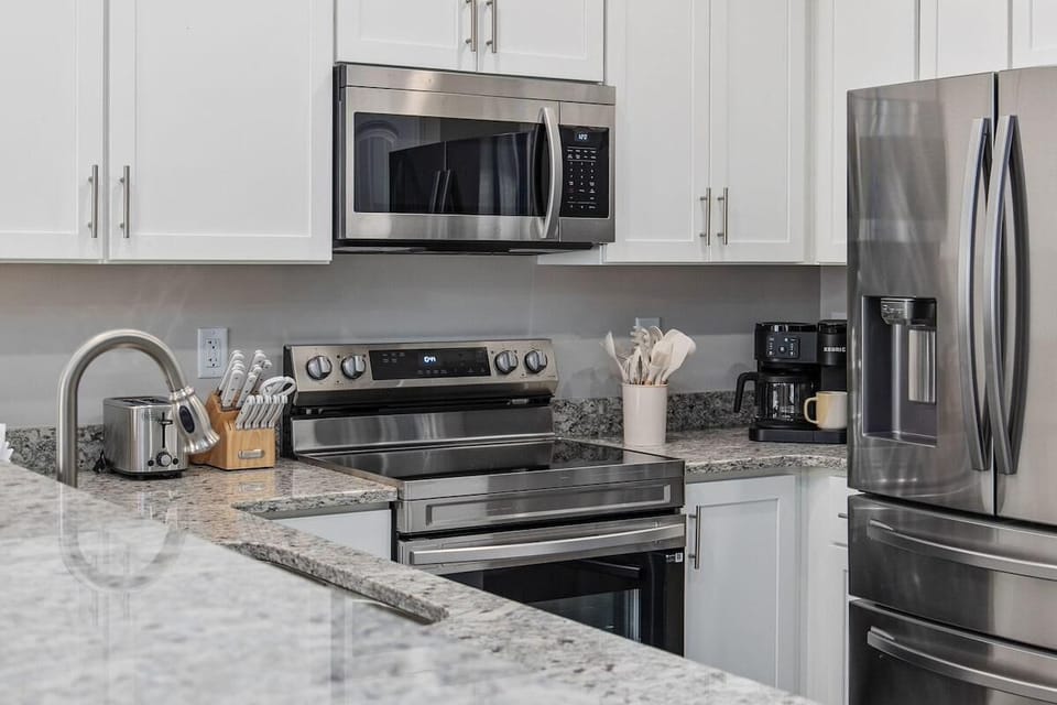 House, Multiple Beds (Capers Blade-Across Beach-Garage) | Private kitchen
