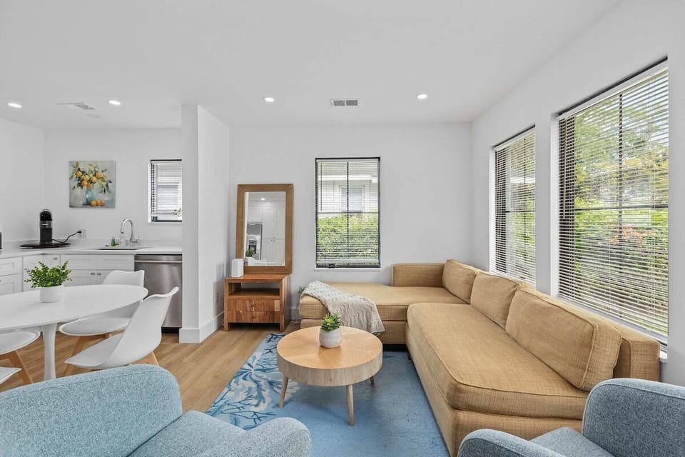 House, Multiple Beds (Suite Magnolia-Hot Tub-Pet Friendly, ) | Living area
