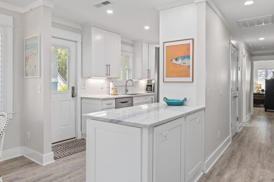 House, Multiple Beds (Palms of Hart- 2 Blocks from Beach, D) | Private kitchen