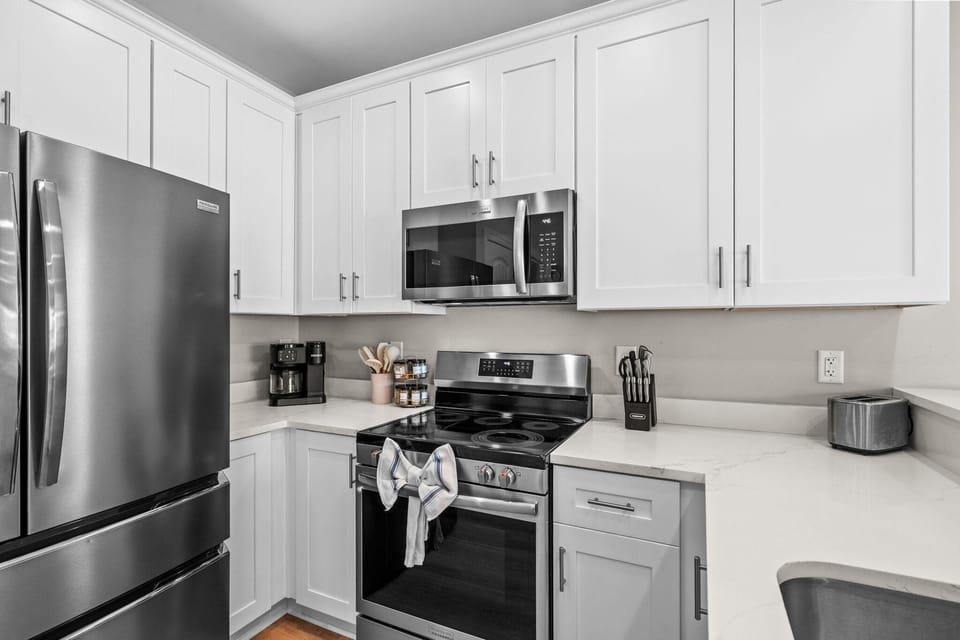 House, Multiple Beds (The Pink Panther-Ocean side-Pet Frien) | Private kitchen