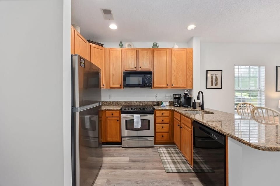 Condo, Multiple Beds (Myrtle Golf Escape At Legends-Pool-Pe) | Private kitchen