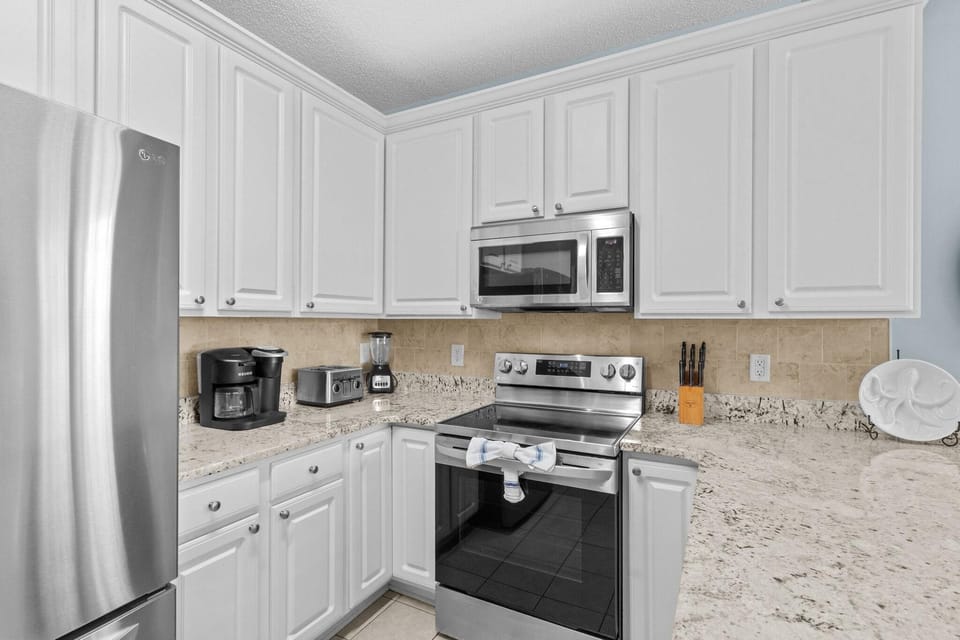 House, Multiple Beds (Barefoot Beach-Steps To Beach, Pool, ) | Private kitchen
